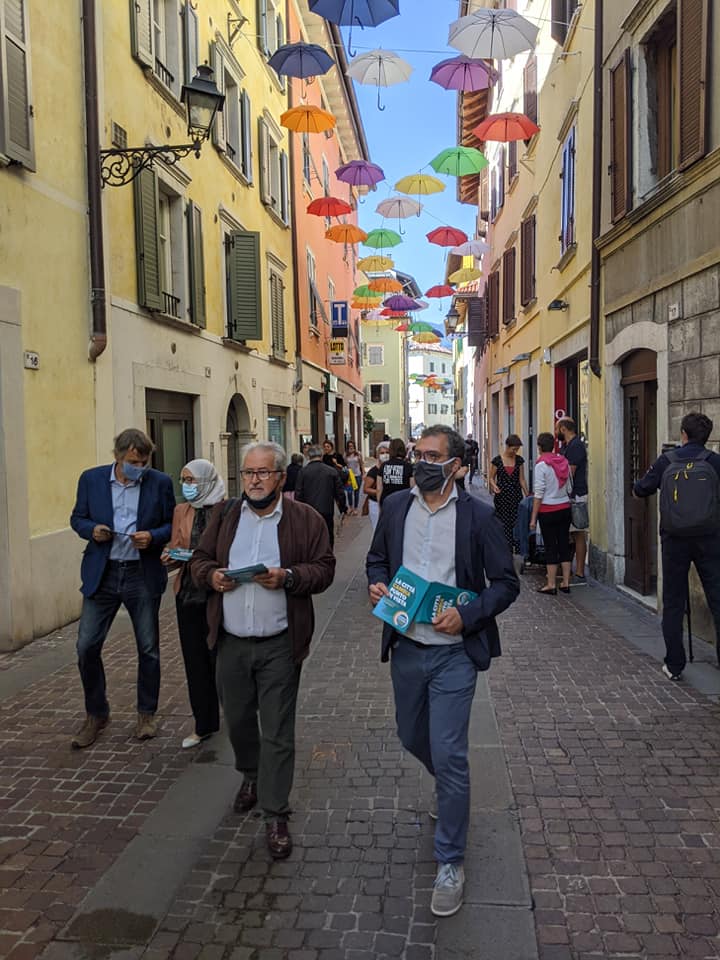 Volantinaggio a Rovereto con Maurizio e Paolo